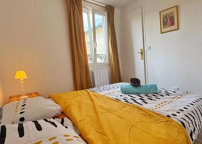 Charming 1 Bedroom Apartment- Center Of *