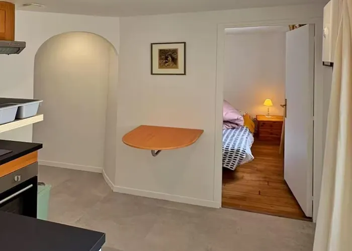 Charming 1 Bedroom Apartment- Center Of *